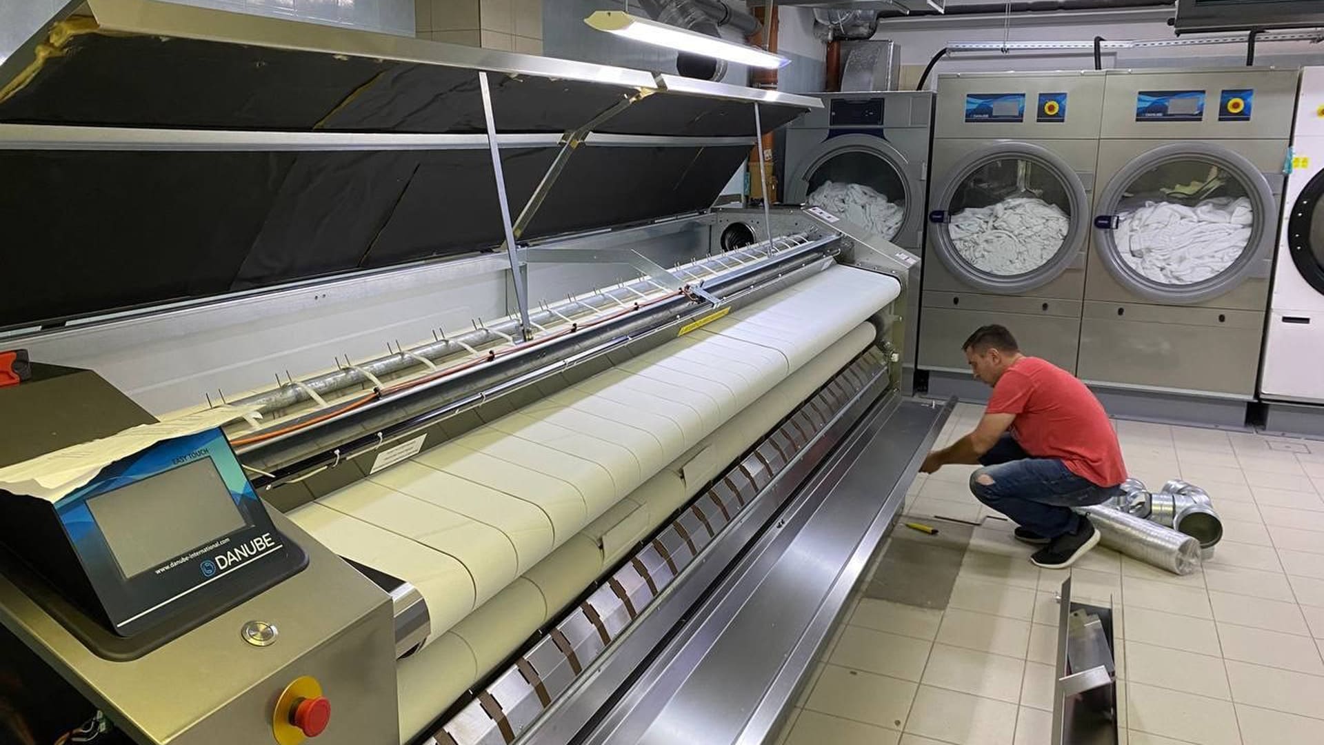 Установка европейского прачечного оборудования специалистами "АкваСпецИндустрия"